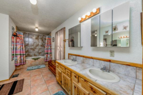 Pine Meadows Manor: 4 Bedrooms, 3 Bathrooms with Plenty of Room for the Whole Gang!